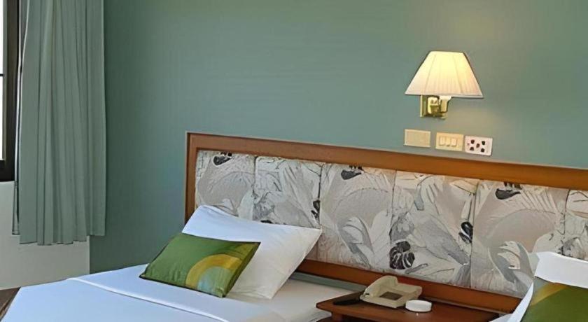 The Park Hotel Паттайя Экстерьер фото